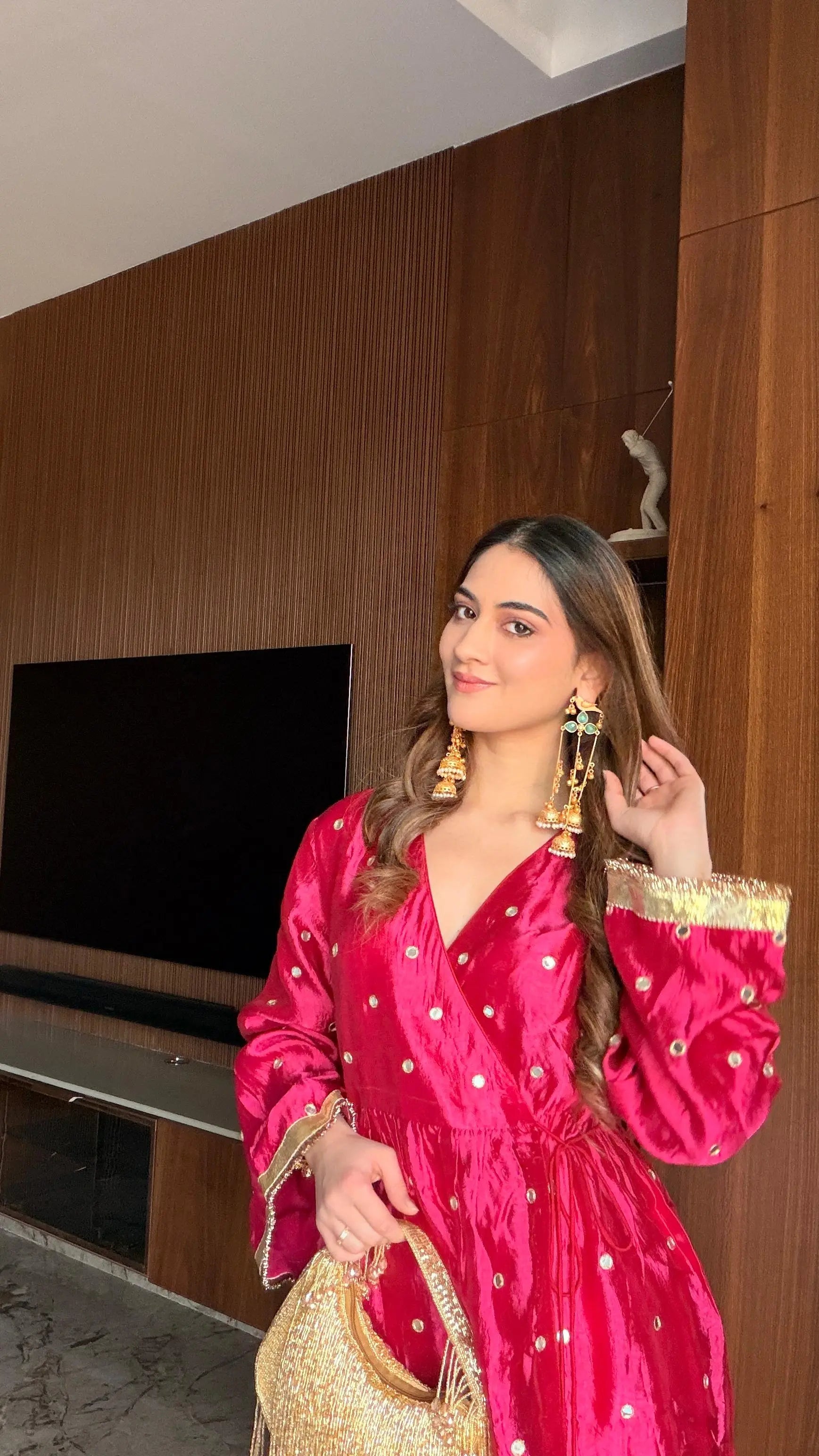 SHIVAMI JAIN IN IZAAR
