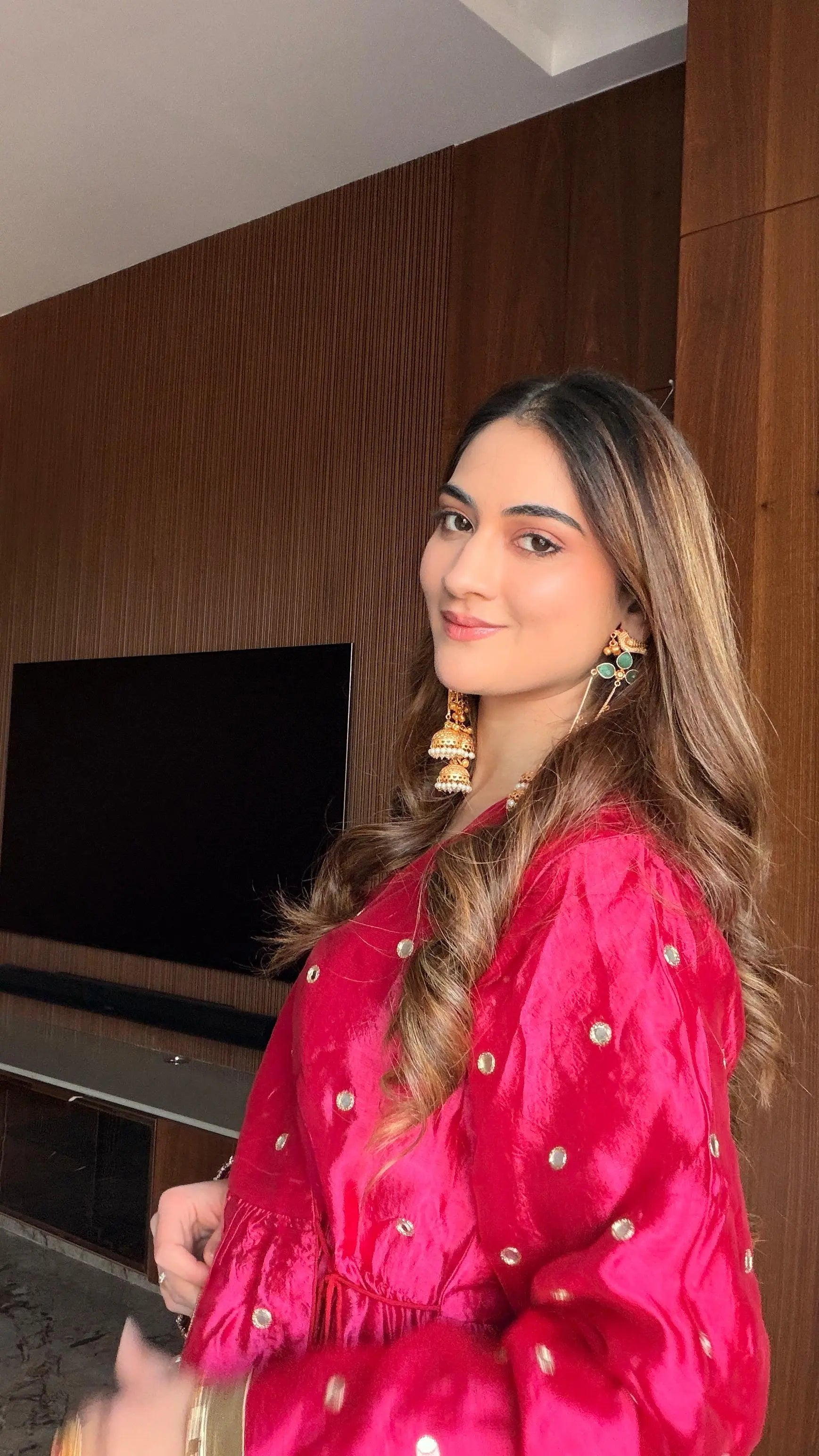 SHIVAMI JAIN IN IZAAR