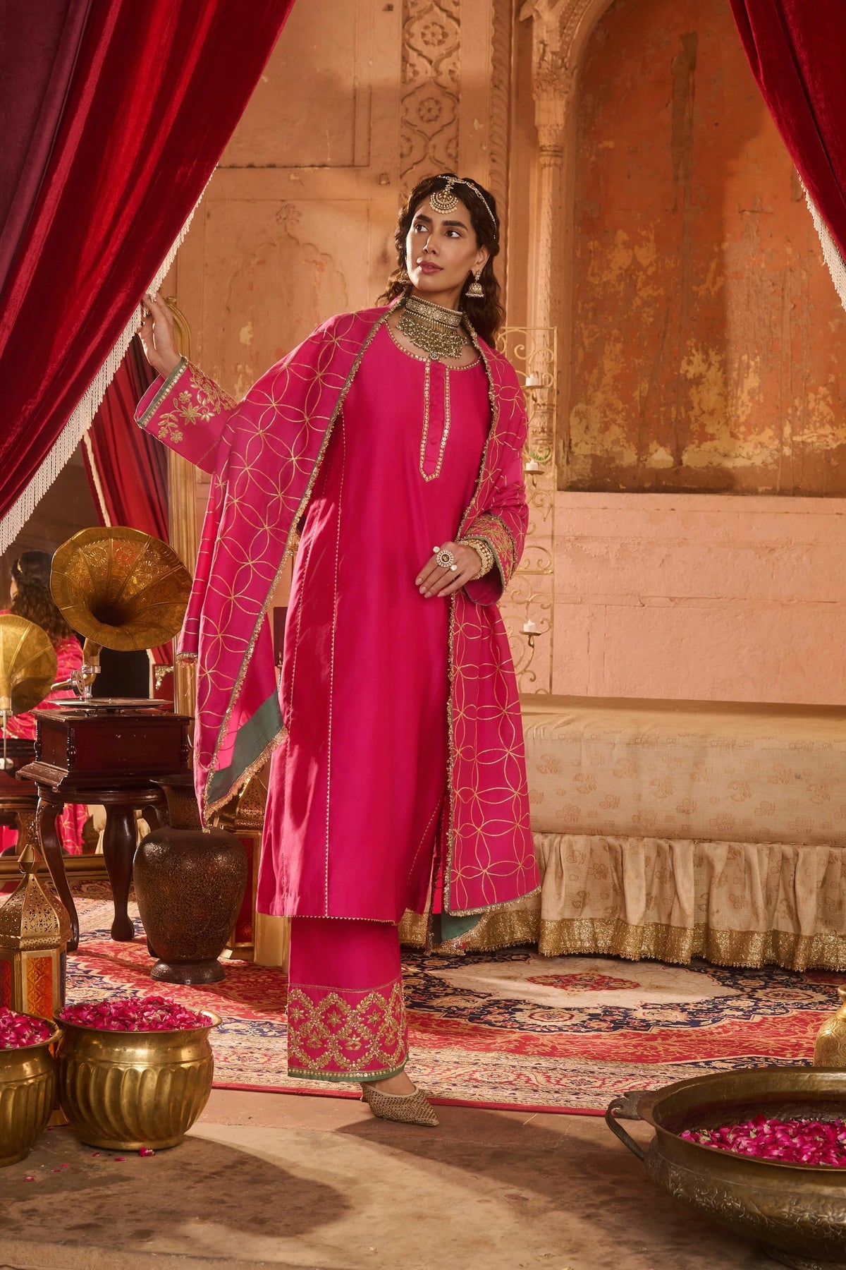 BEGUM CHOGHA SET