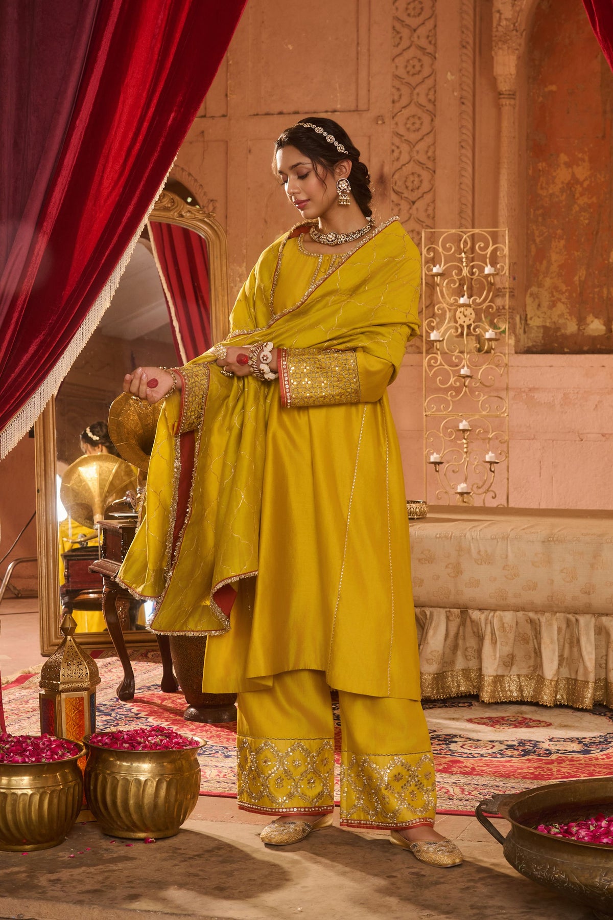 BEGUM CHOGHA SET